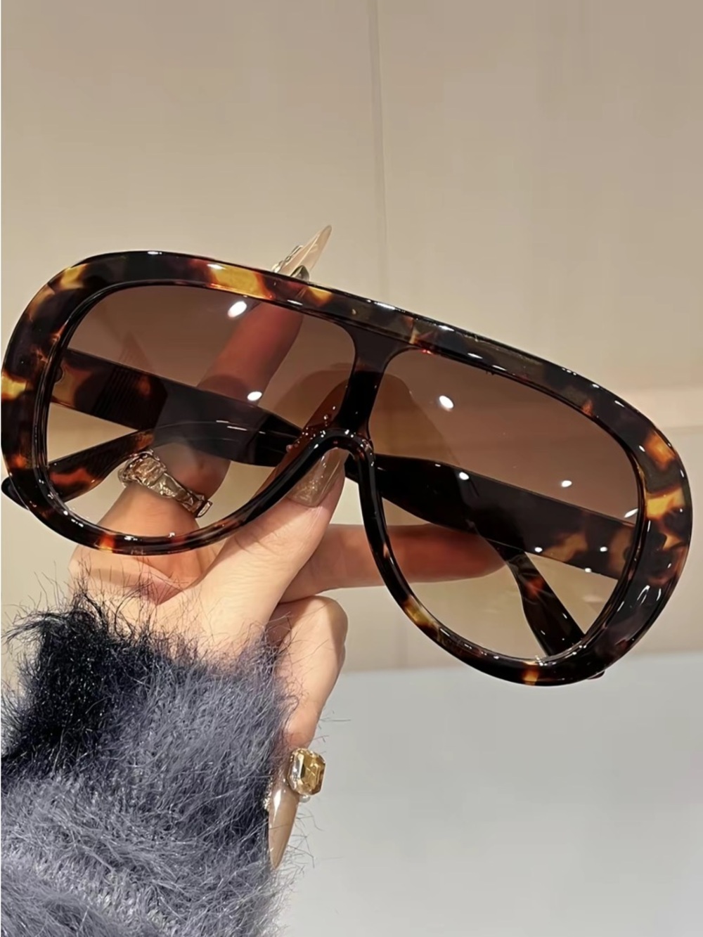 Tortoiseshell Oversized Shield Sunglasses - Brown